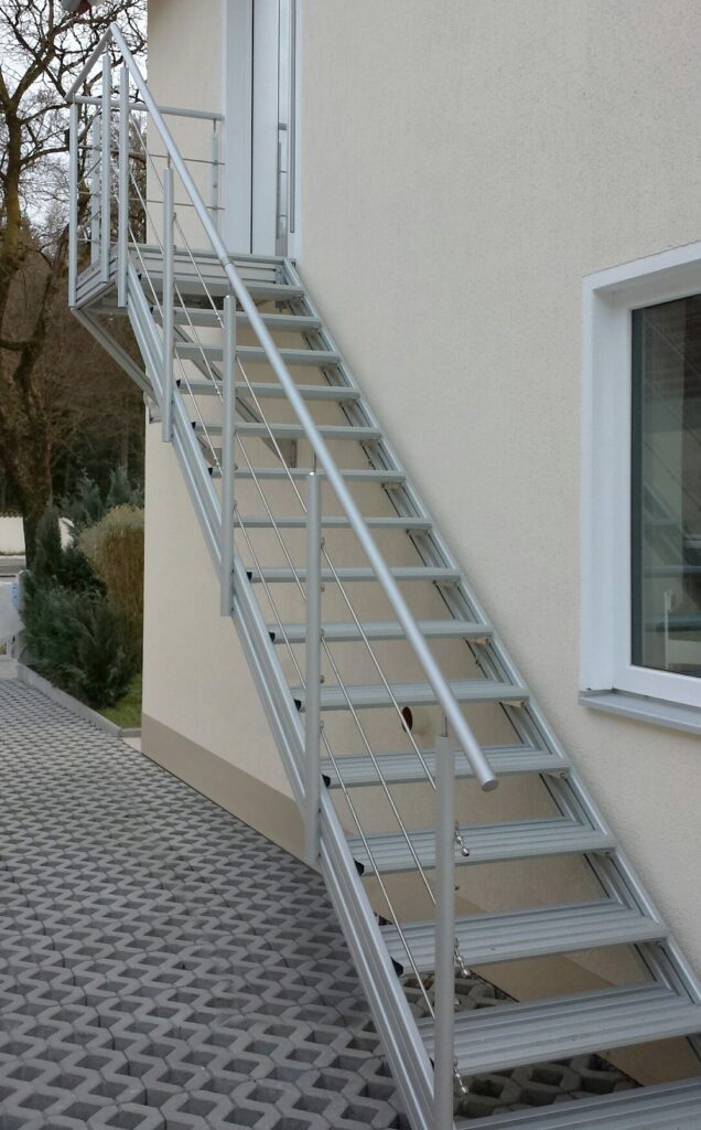 Outdoor Straight Staircase with Landing Two Sides Aluminum Profile Beam Stringer